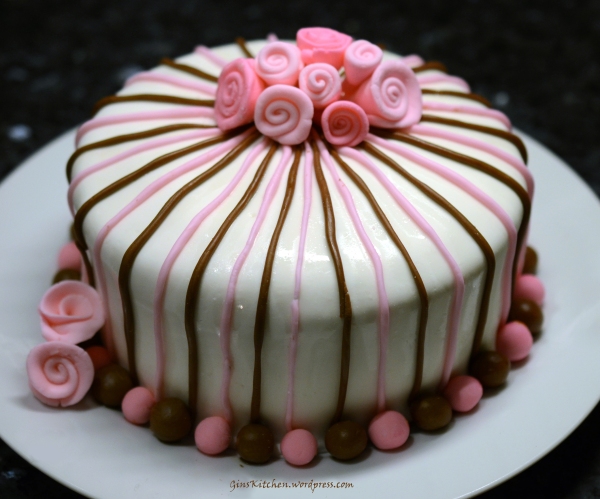 Fondant Cake with Strawberry Filling