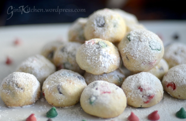 Holiday snowball cookies